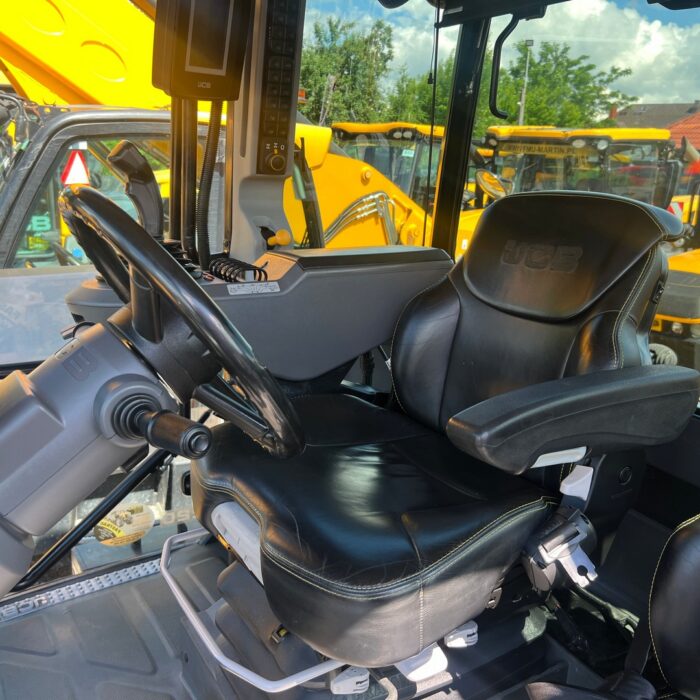 JCB FASTRAC 4220 (15)