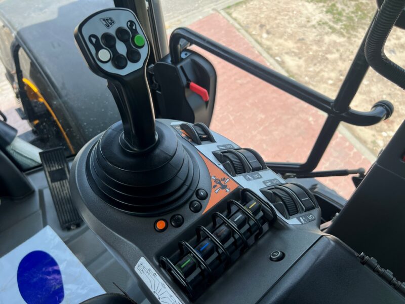 JCB FASTRAC 4220 (16)