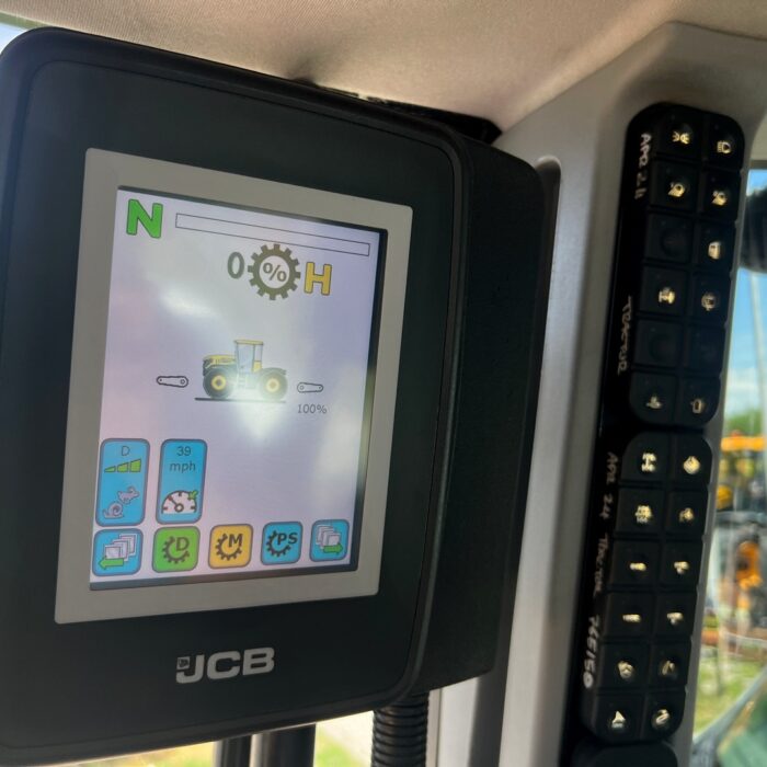 JCB FASTRAC 4220 (18)