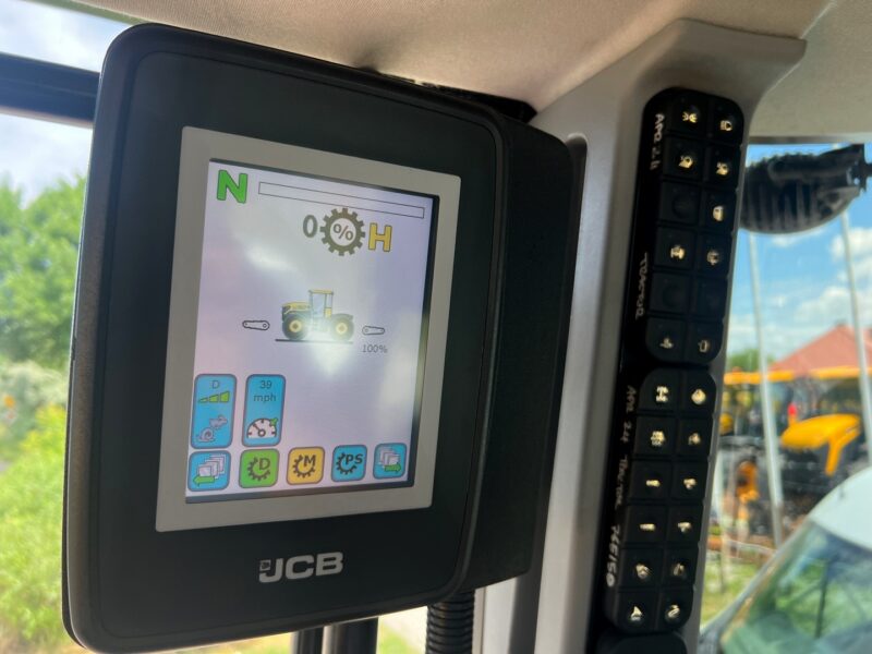 JCB FASTRAC 4220 (18)