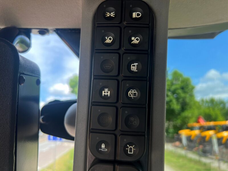 JCB FASTRAC 4220 (19)