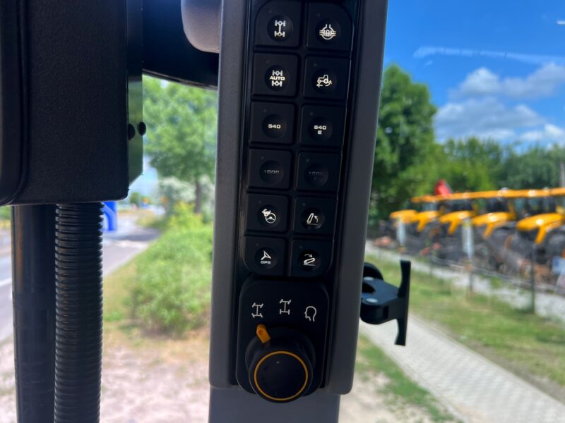 JCB FASTRAC 4220 (20)