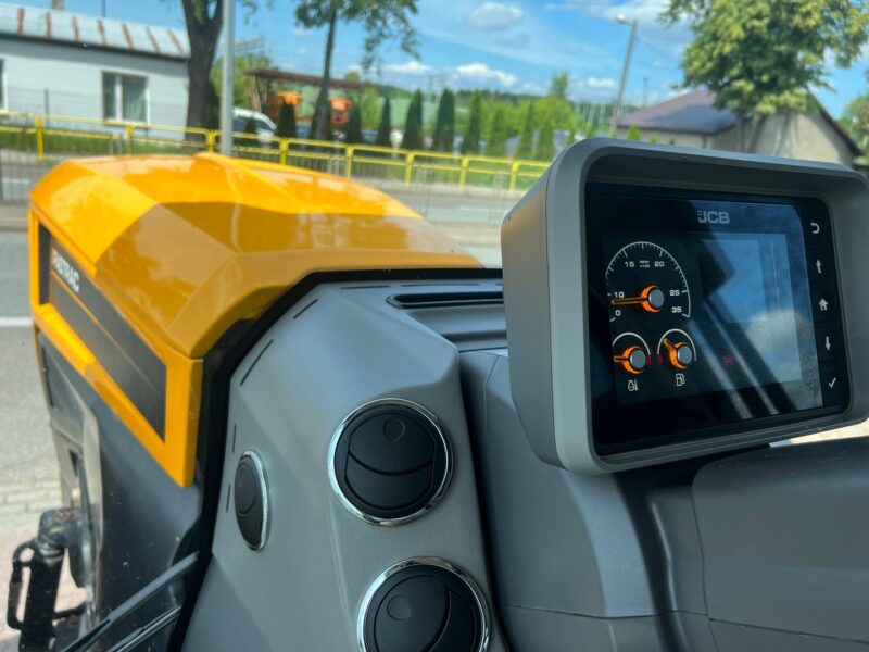 JCB FASTRAC 4220 (21)