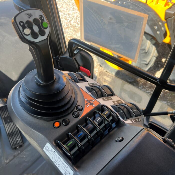 JCB FASTRAC 4220 (8)