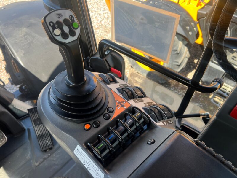 JCB FASTRAC 4220 (8)