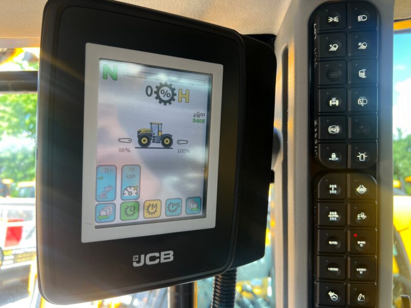 JCB FASTRAC 4220 (9)