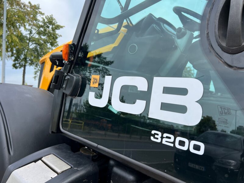 JCB FASTRAC 3200 (16)