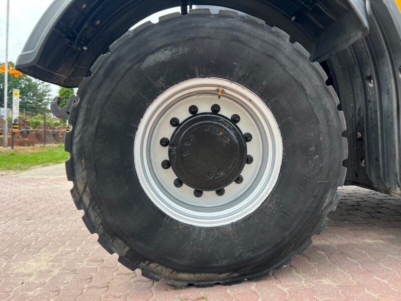 JCB FASTRAC 3200 (19)