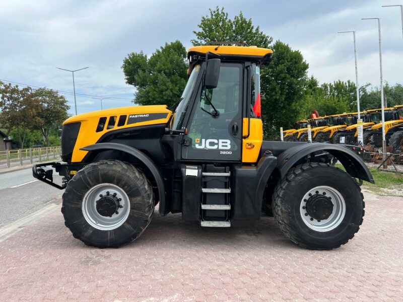 JCB FASTRAC 3200 (2)
