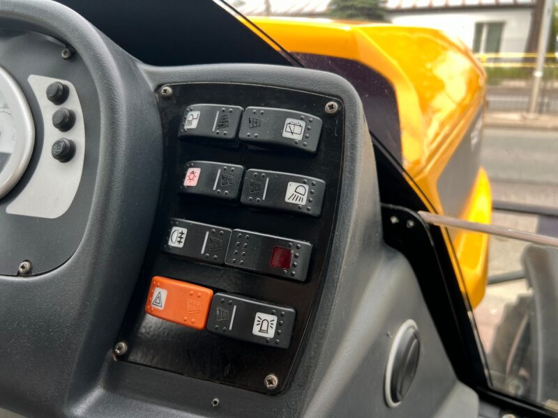 JCB FASTRAC 3200 (28)