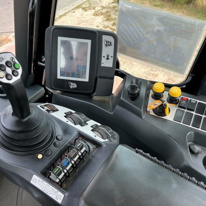 JCB FASTRAC 3200 (29)