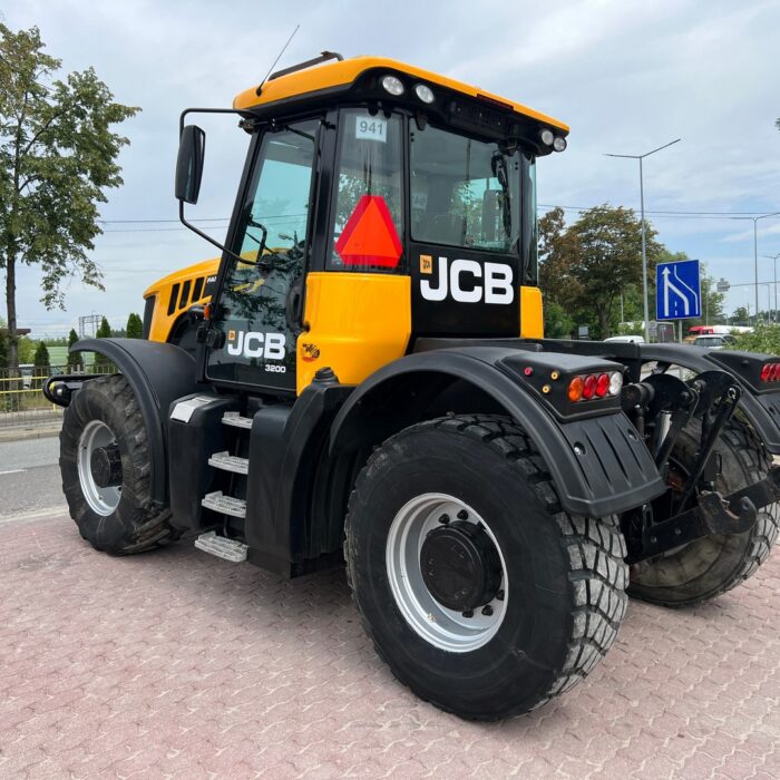 JCB FASTRAC 3200 (3)