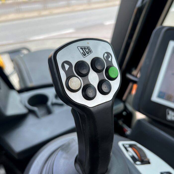 JCB FASTRAC 3200 (8)