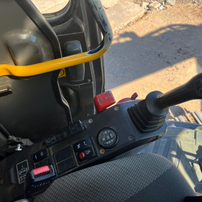 VOLVO ECR235 (14)