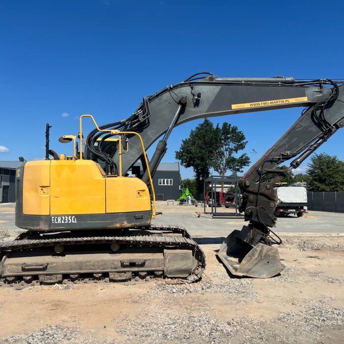 VOLVO ECR235 (17)
