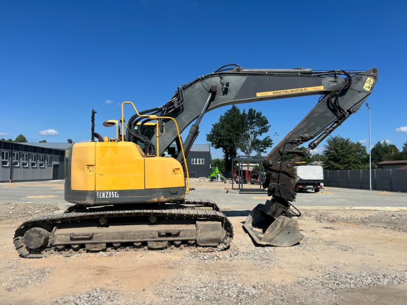 VOLVO ECR235 (17)