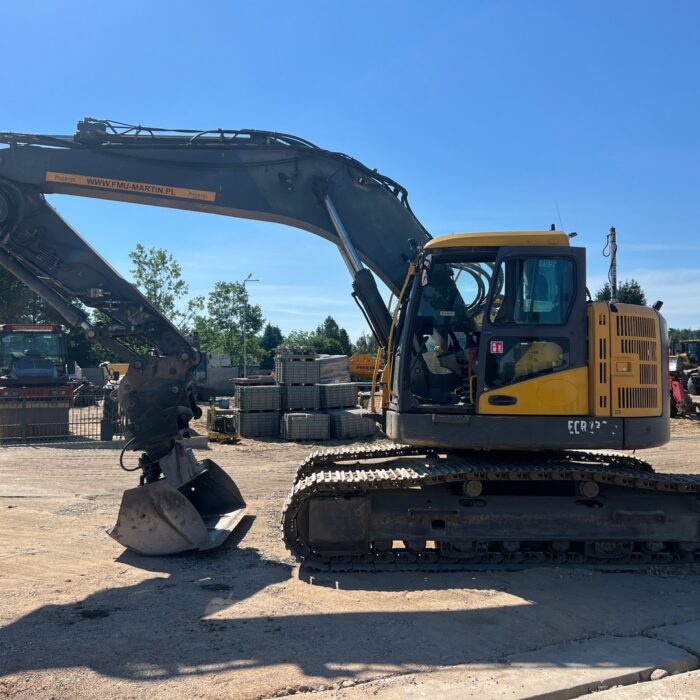 VOLVO ECR235 (7)