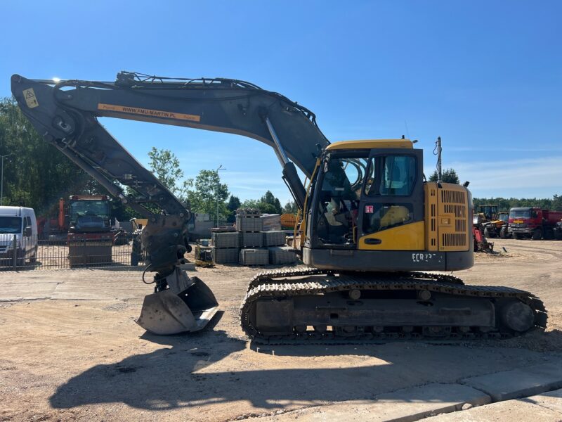 VOLVO ECR235 (7)