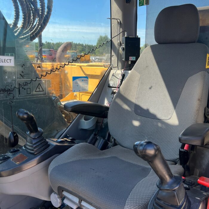 VOLVO ECR235 (9)