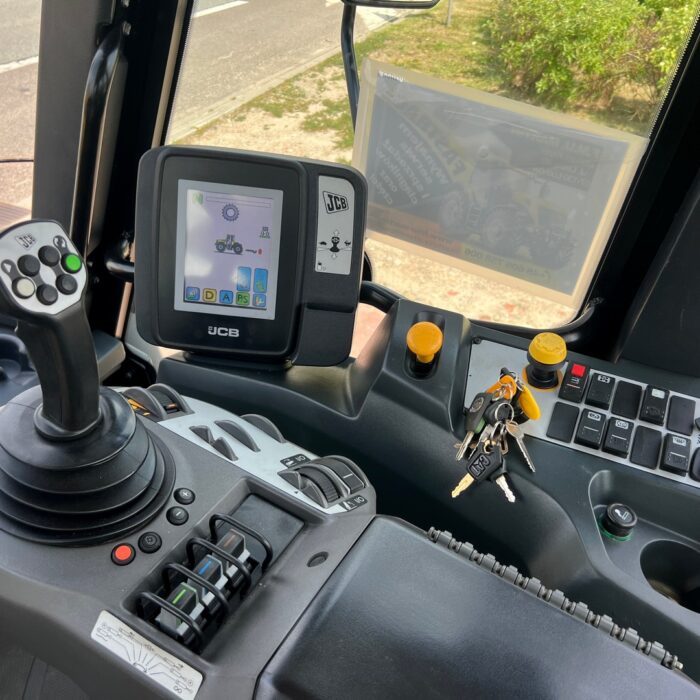 JCB FASTRAC 3230 XTRA (12)