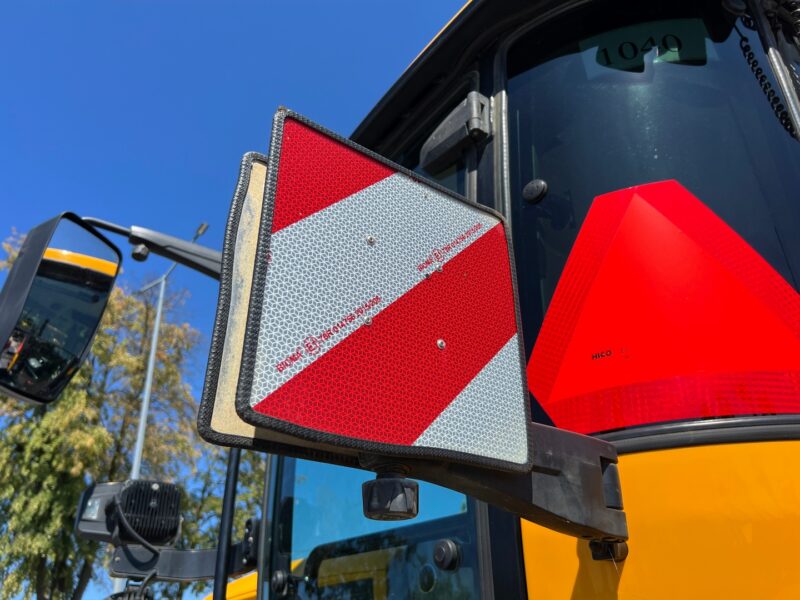 JCB FASTRAC 4220 (11)