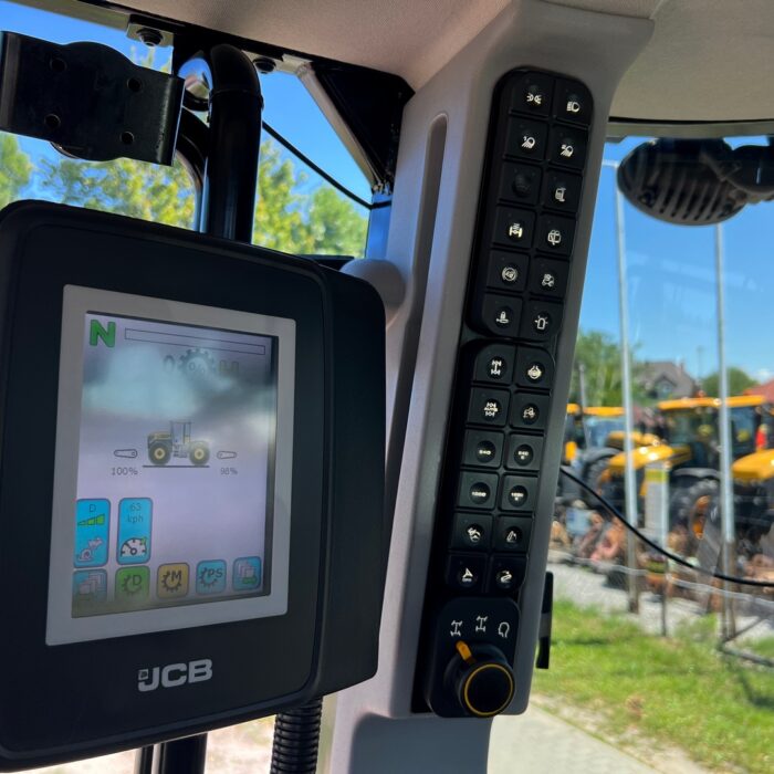 JCB FASTRAC 4220 (19)