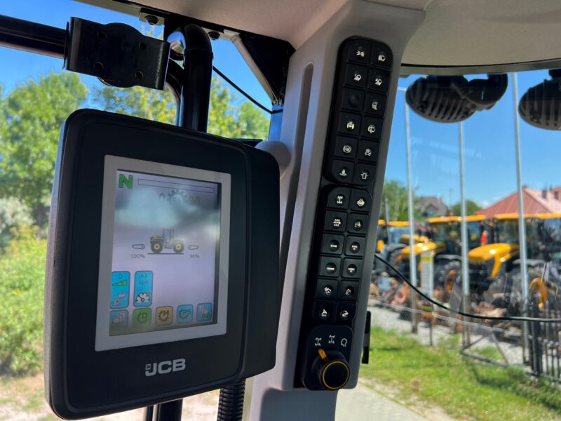 JCB FASTRAC 4220 (19)