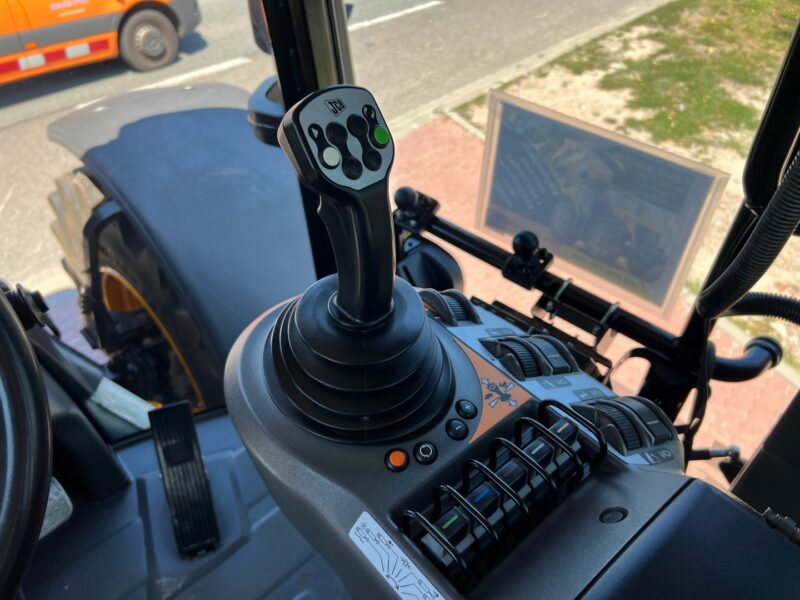 JCB FASTRAC 4220 (23)