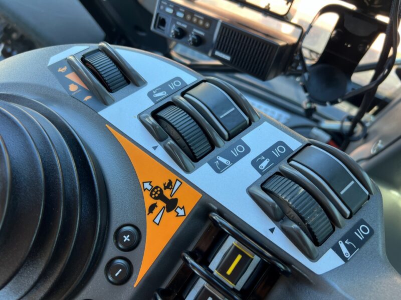 JCB FASTRAC 4220 (25)