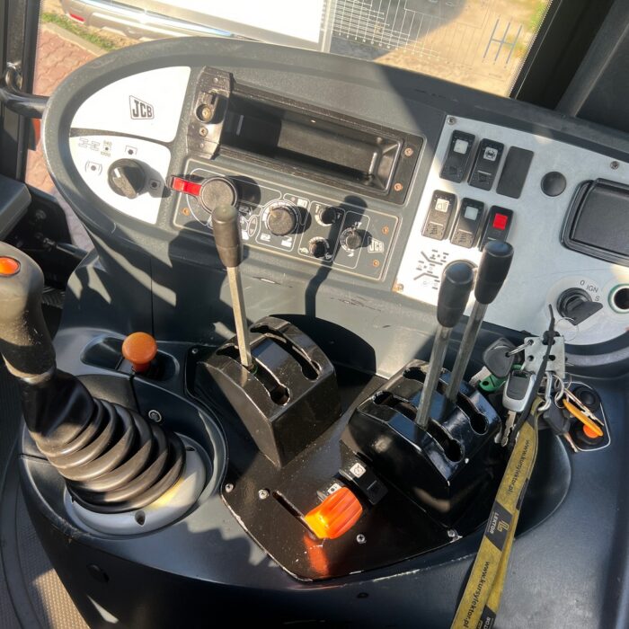 JCB FASTRAC 3200 PLUS (12)