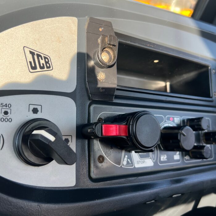 JCB FASTRAC 3200 PLUS (13)