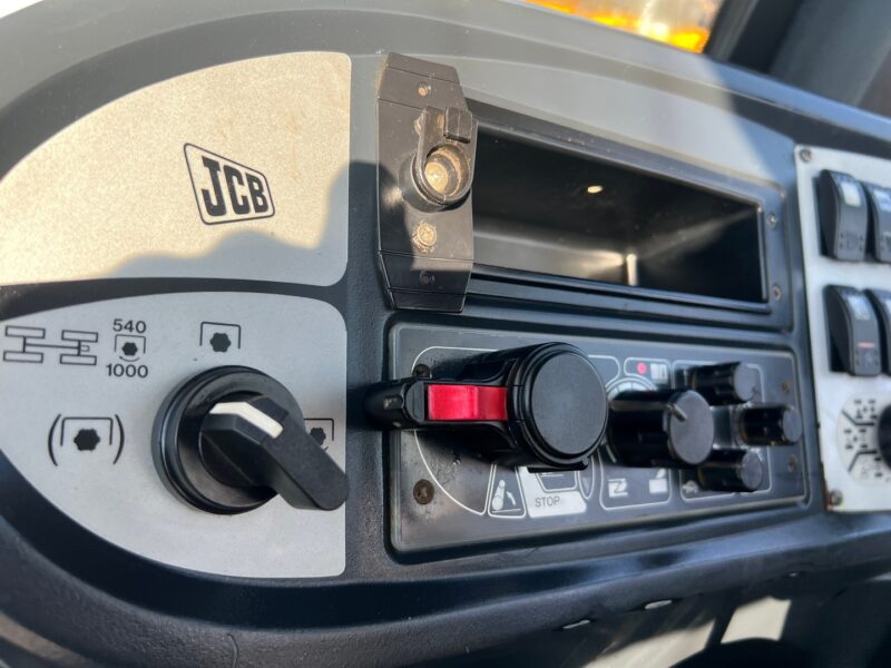 JCB FASTRAC 3200 PLUS (13)