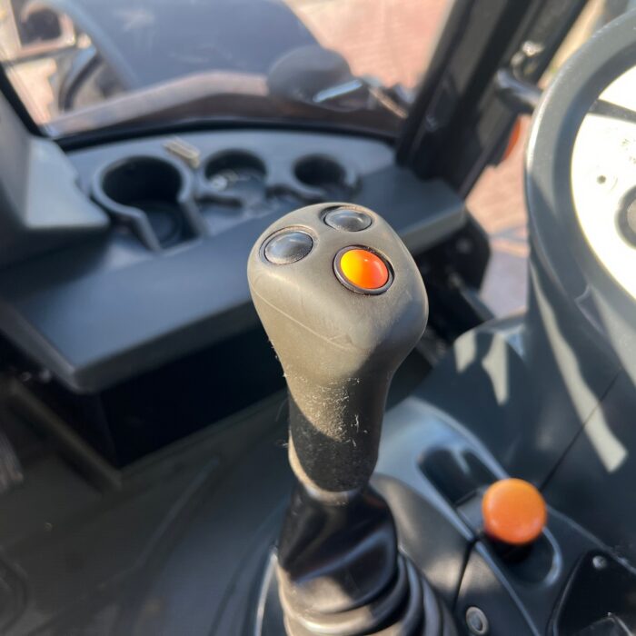 JCB FASTRAC 3200 PLUS (15)