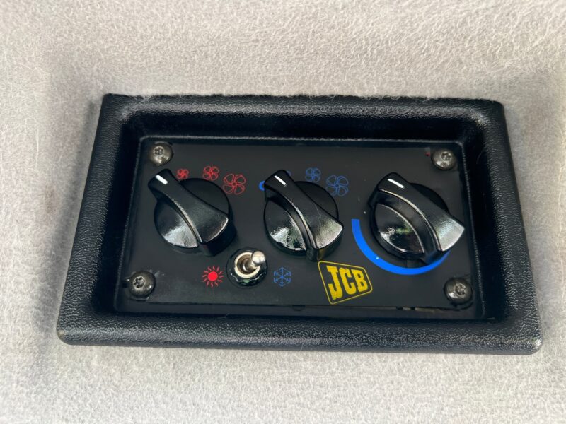 JCB FASTRAC 3200 PLUS (17)