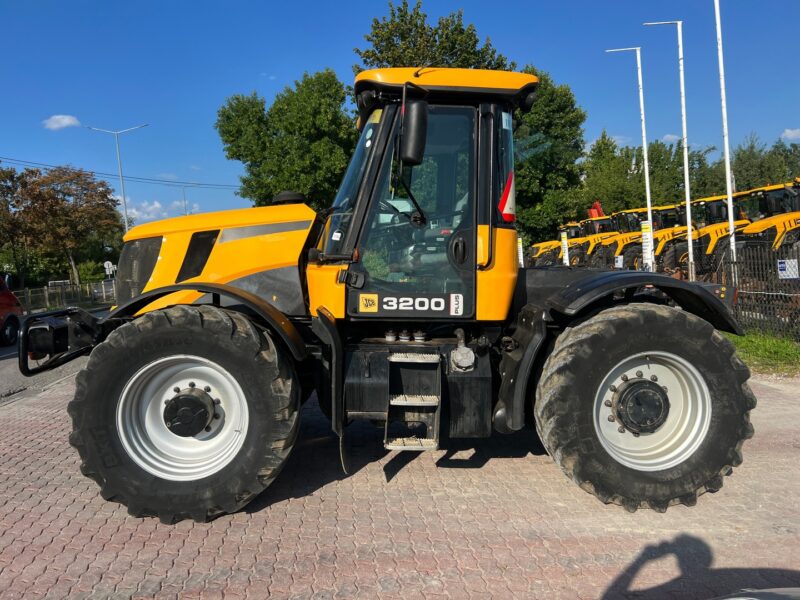 JCB FASTRAC 3200 PLUS (2)