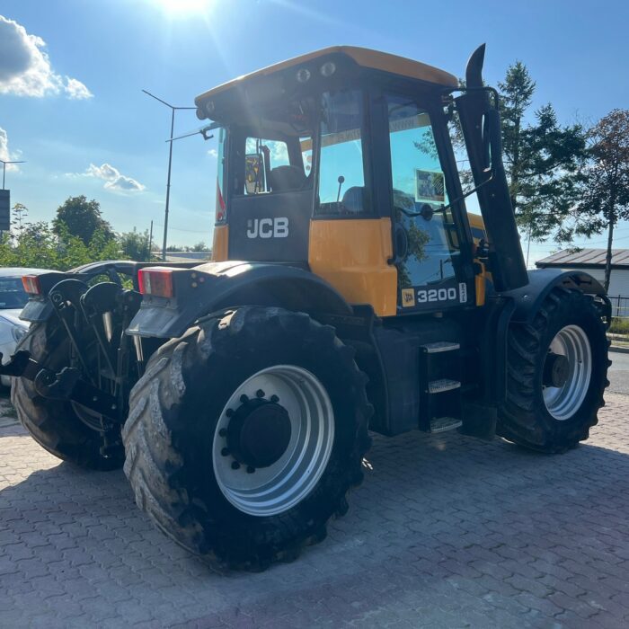JCB FASTRAC 3200 PLUS (5)