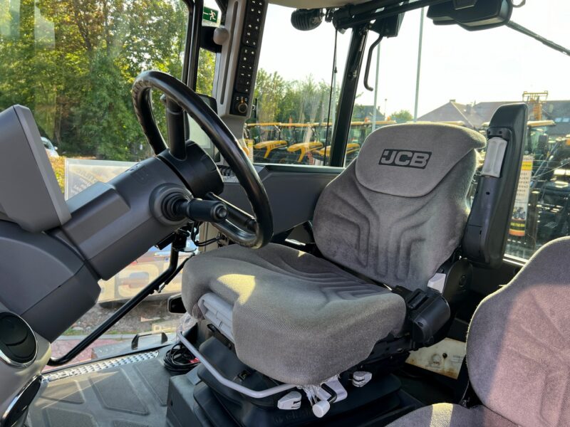 JCB FASTRAC 4220 (18)