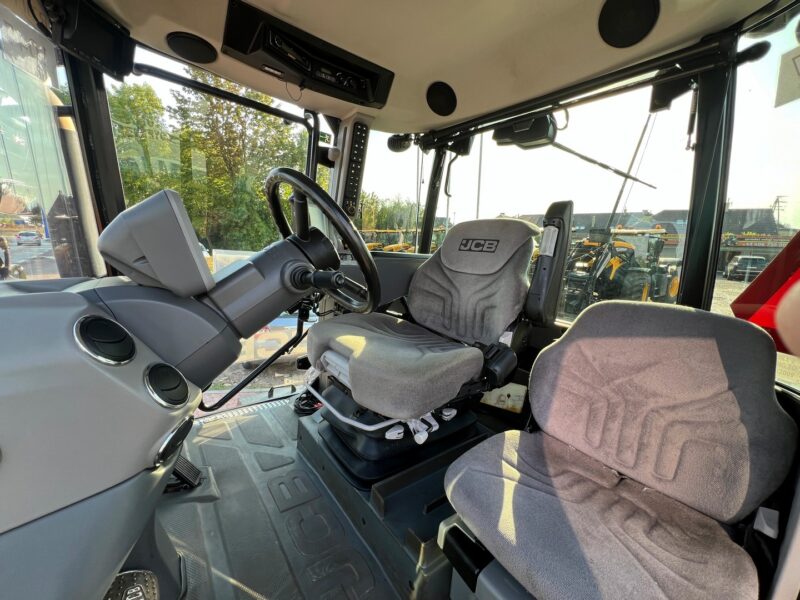 JCB FASTRAC 4220 (19)