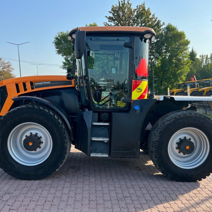 JCB FASTRAC 4220 (2)
