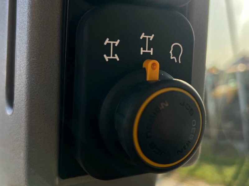 JCB FASTRAC 4220 (21)