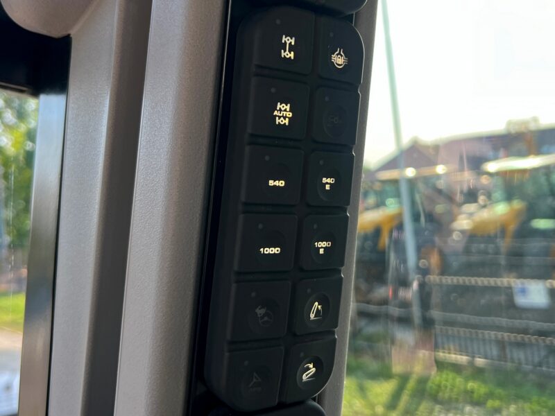 JCB FASTRAC 4220 (22)