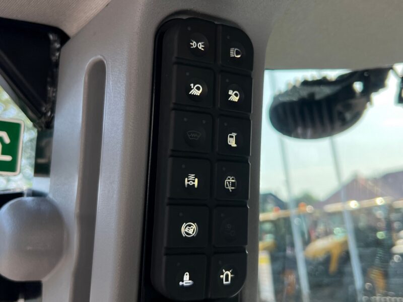 JCB FASTRAC 4220 (23)