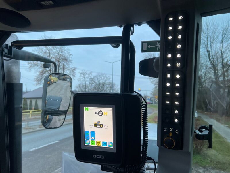 JCB FASTRAC 4220 (20)