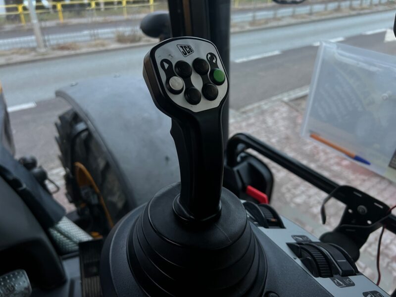 JCB FASTRAC 4220 (21)