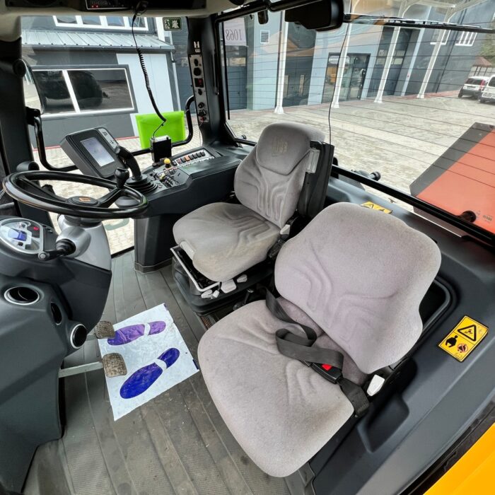 JCB Fastrac 8310(12)JPG