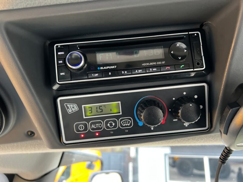 JCB Fastrac 8310(17)