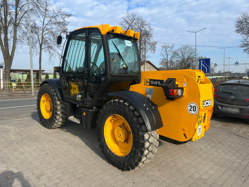JCB 541-70 (3)