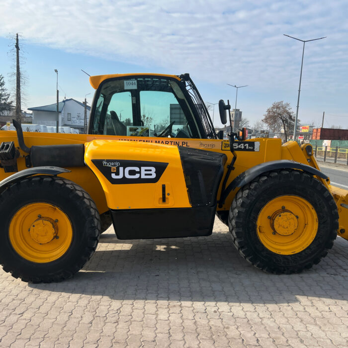 JCB 541-70 (5)