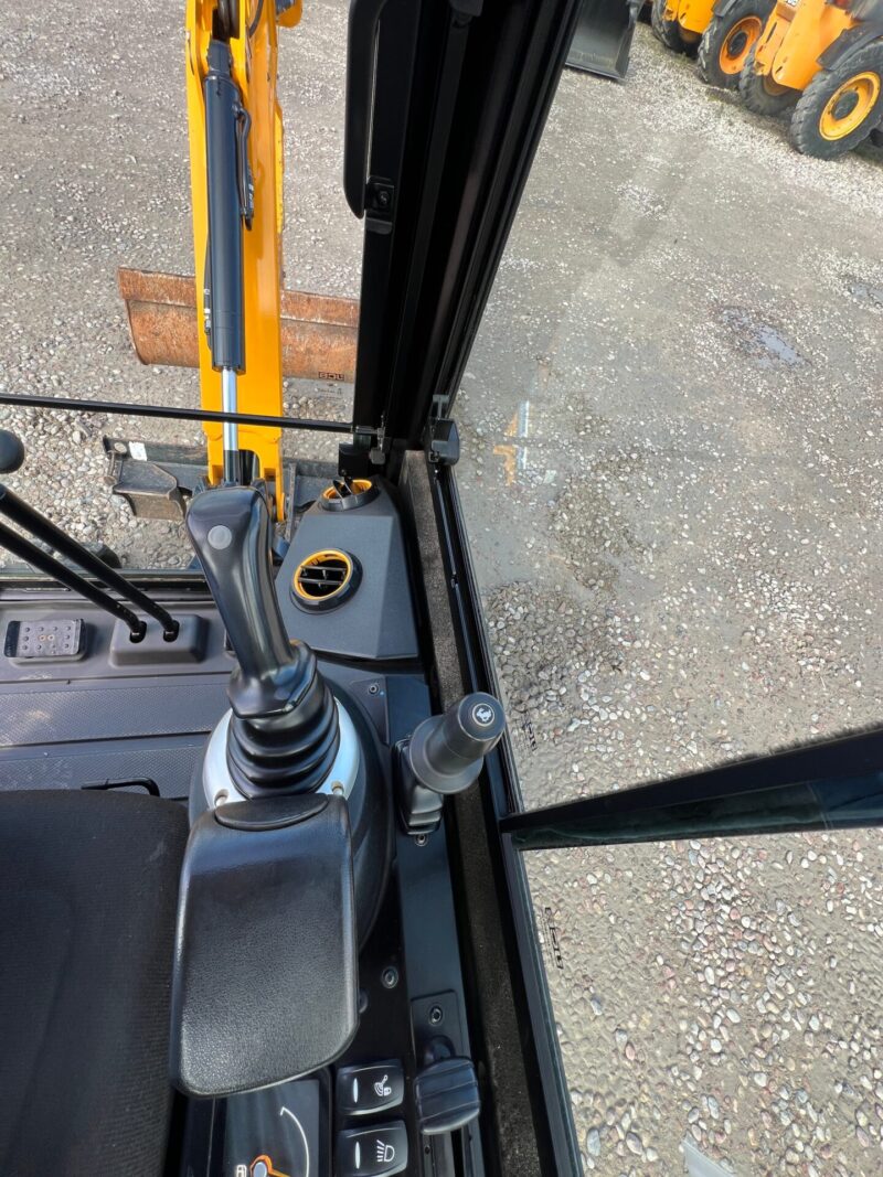 JCB 16C-1(10)JPG