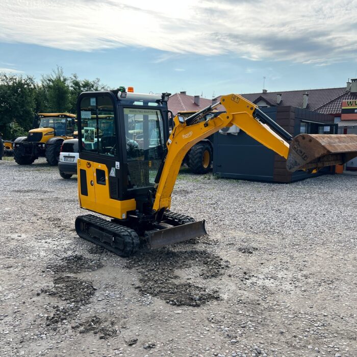 JCB 16C-1(7)JPG